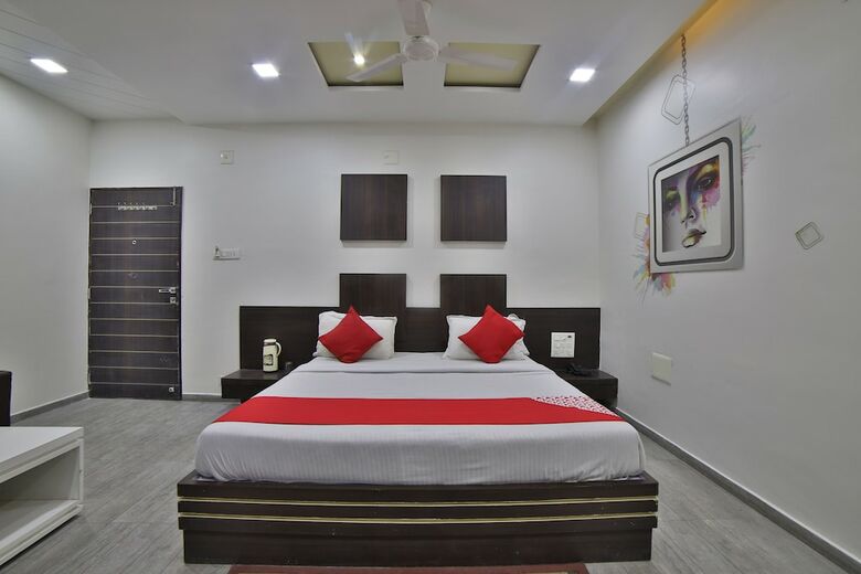Oyo 44421 Hotel Radhika