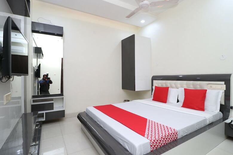 Oyo 29637 Hotel Kakkar