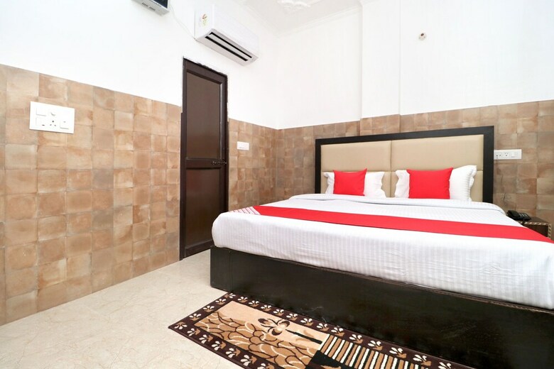 Oyo 33475 Hotel Orient View