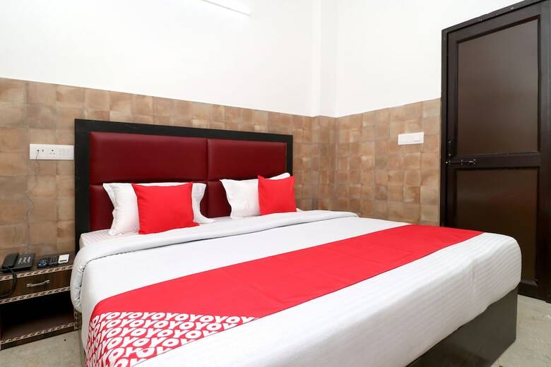 Oyo 33475 Hotel Orient View