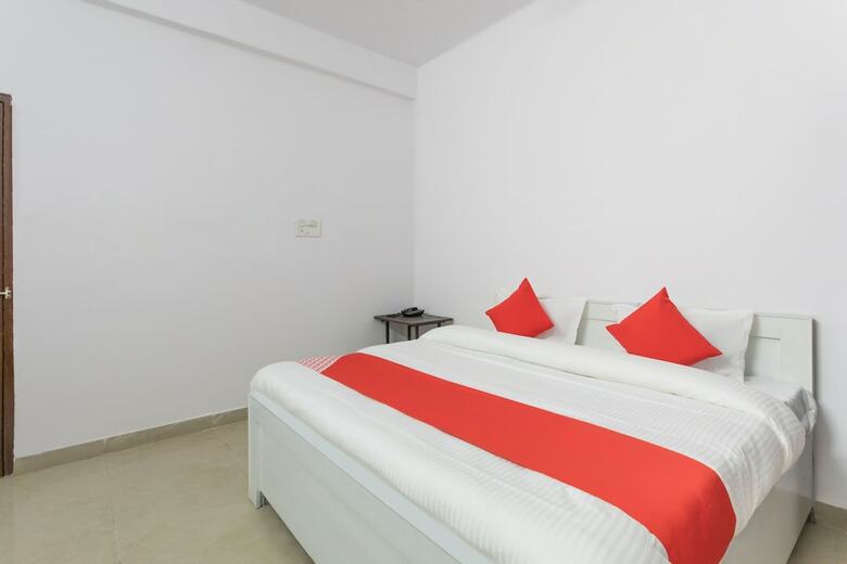 Oyo 28691 Hotel Golden Star