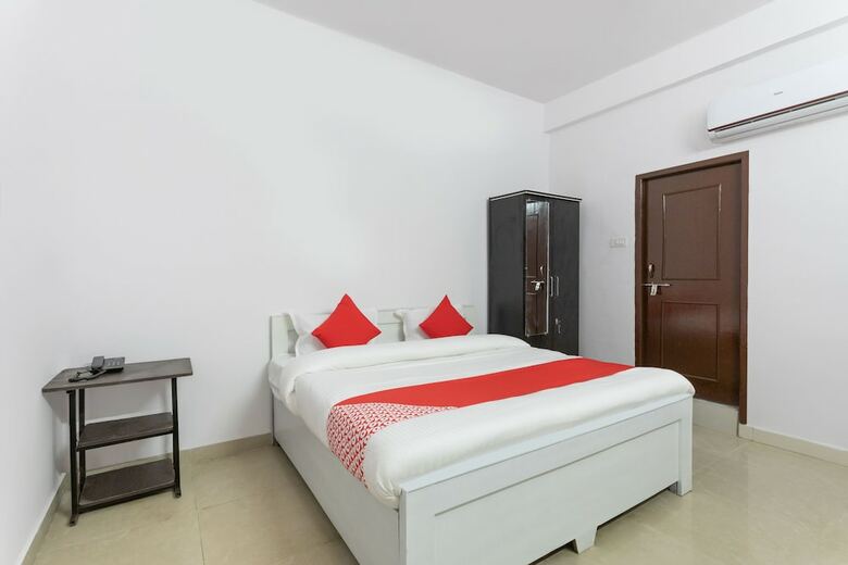 Oyo 28691 Hotel Golden Star