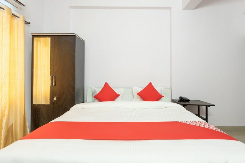 Oyo 28691 Hotel Golden Star