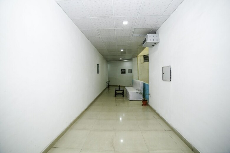 Hotel Oyo 29773 C P Palace