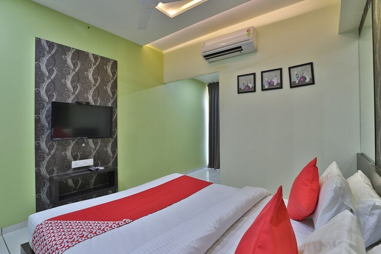 Oyo 45095 Hotel The Grand Parshwanath