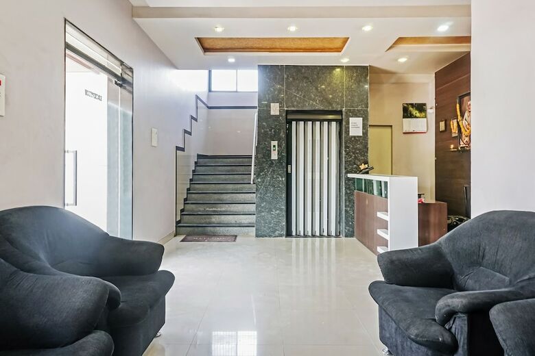 Oyo 33396 Hotel Kartik