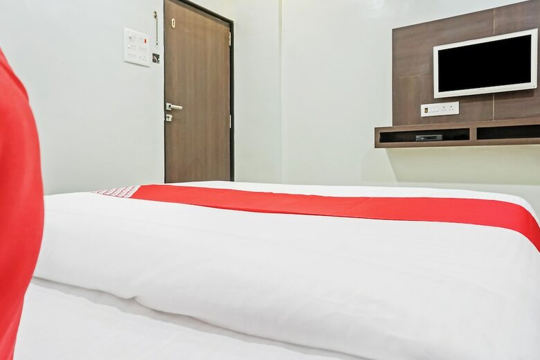 Oyo 33396 Hotel Kartik