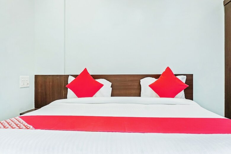 Oyo 33396 Hotel Kartik