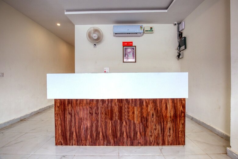 Oyo 42743 Hotel Midway
