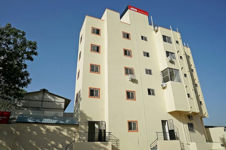 Oyo 19363 United Star Hotel