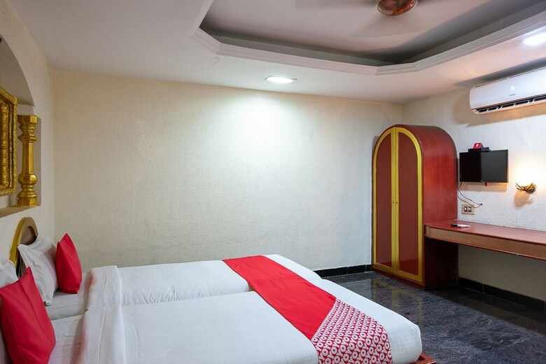Oyo 24963 Hotel Sudha Inn