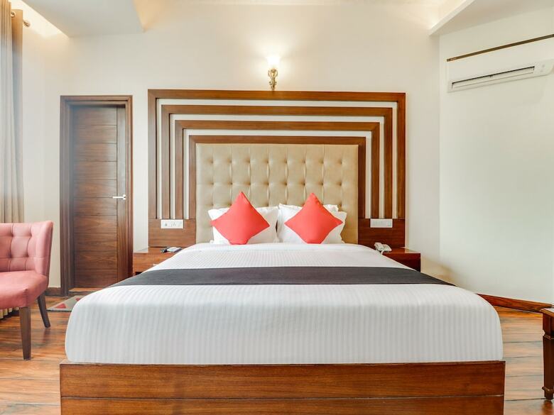 Capital O 44117 Hotel Alphonso