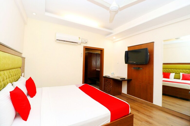 Oyo 2716 Hotel Paras