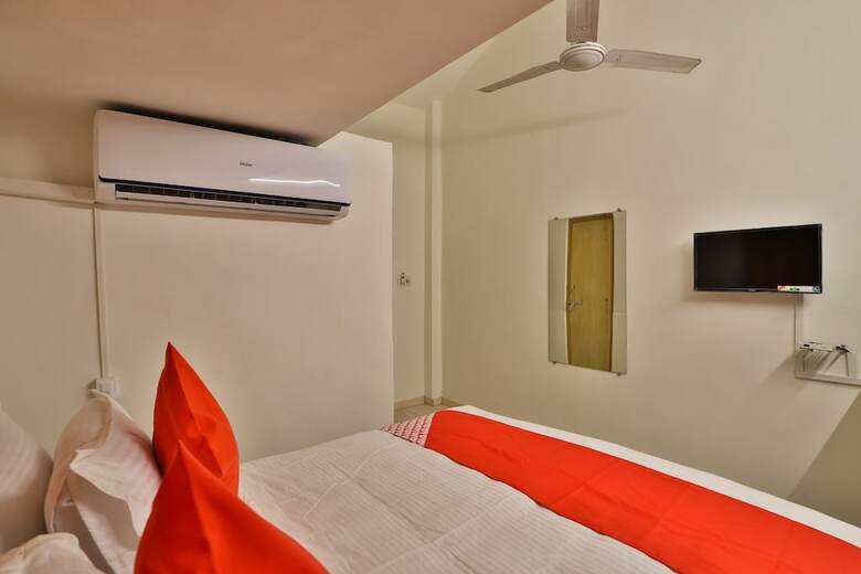 Oyo 29318 Hotel Krishna Palace