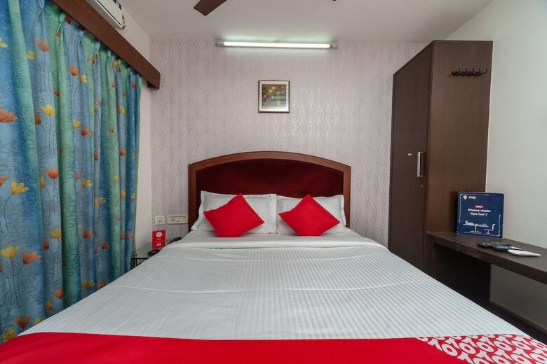 Hotel Oyo 8410 Rajeswari Tower