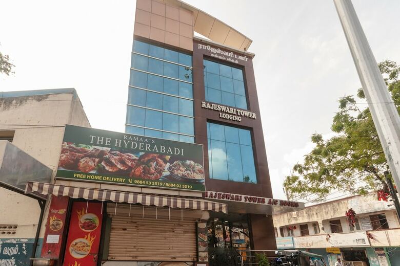 Hotel Oyo 8410 Rajeswari Tower