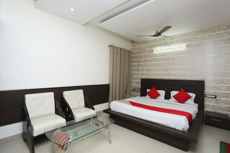 Oyo 29690 Hotel Galaxy