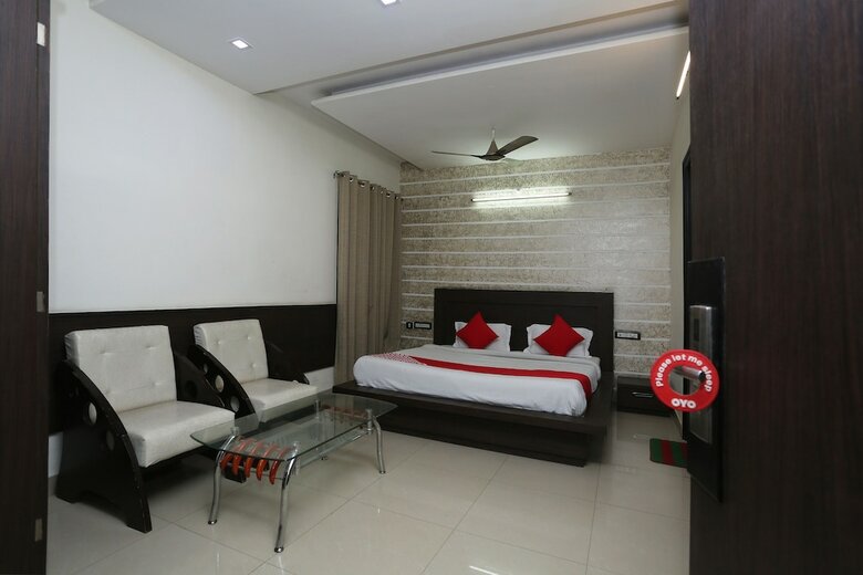 Oyo 29690 Hotel Galaxy