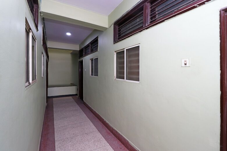 Oyo 28796 Hotel Rajhans