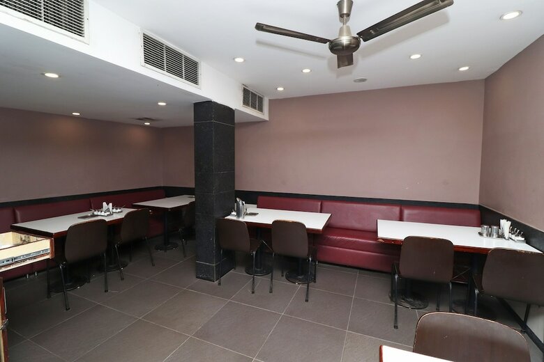 Oyo 28796 Hotel Rajhans