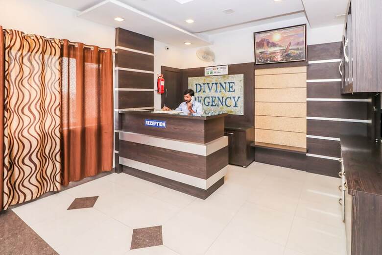 Oyo 26173 Hotel Divine Residency