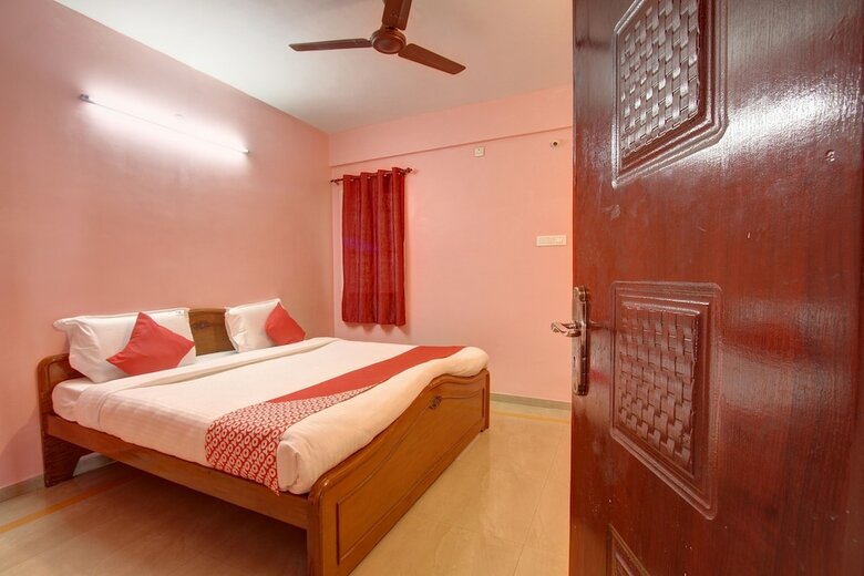Oyo 28738 Abbirami Hotels