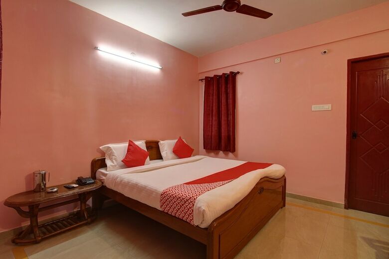 Oyo 28738 Abbirami Hotels