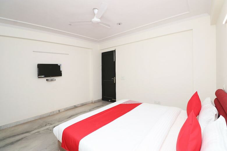 Hotel Oyo 28232 The Golden Circle