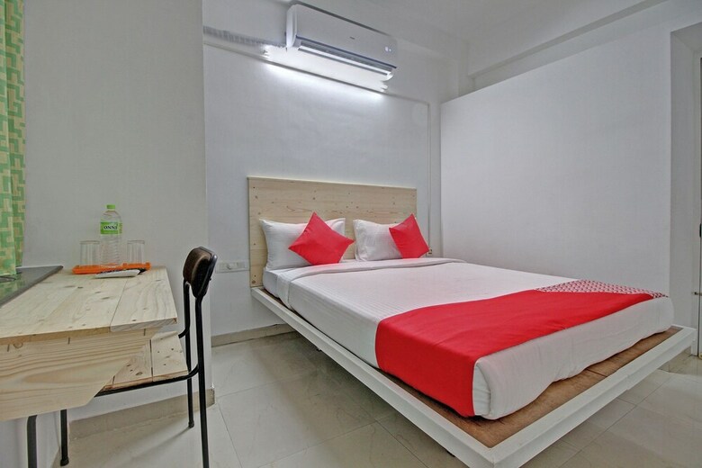 Hotel Oyo 28223 Sri Sharu Enclave