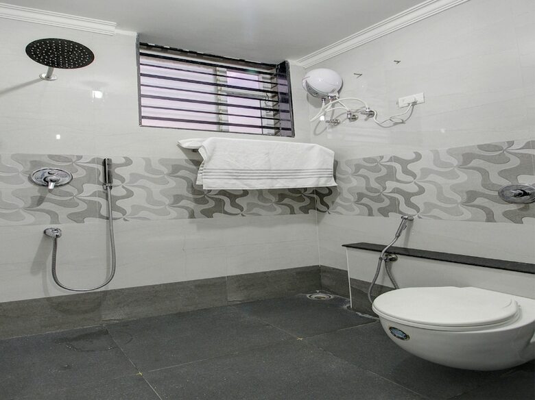 Hotel Oyo 28223 Sri Sharu Enclave