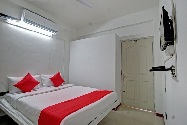 Hotel Oyo 28223 Sri Sharu Enclave
