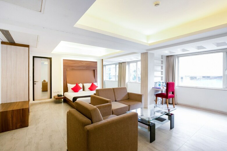 Capital O 45587 The Roa Hotel
