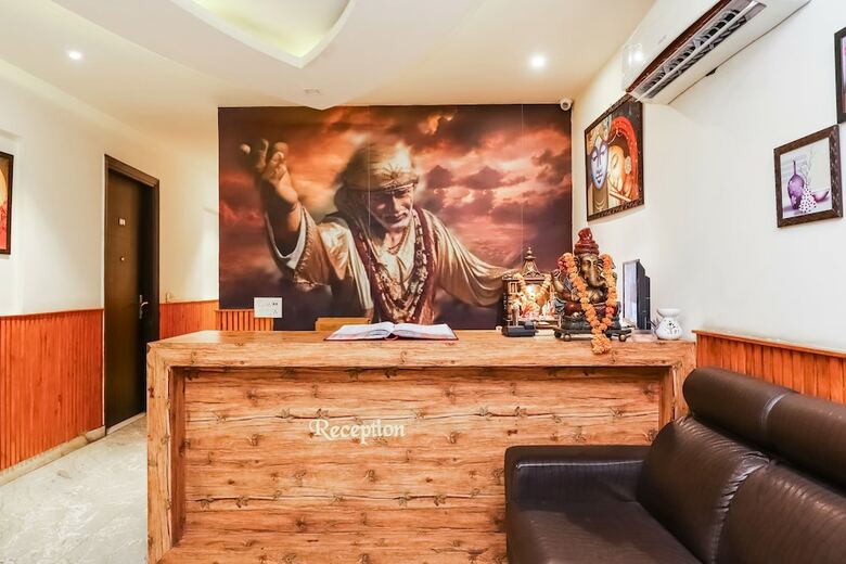 Oyo 28373 Hotel Shri Sai