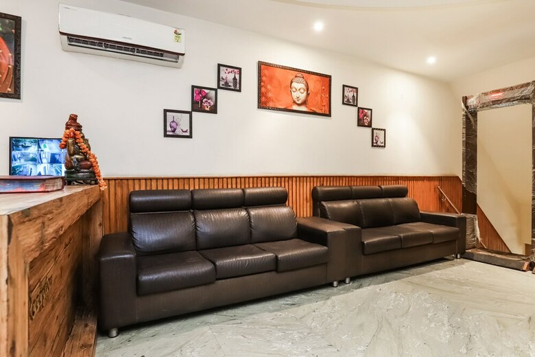 Oyo 28373 Hotel Shri Sai