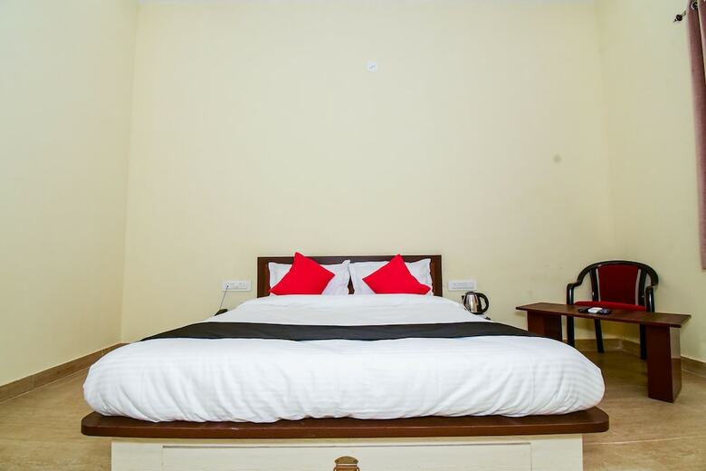Hotel Capital O 38804 Eight Steps Resort