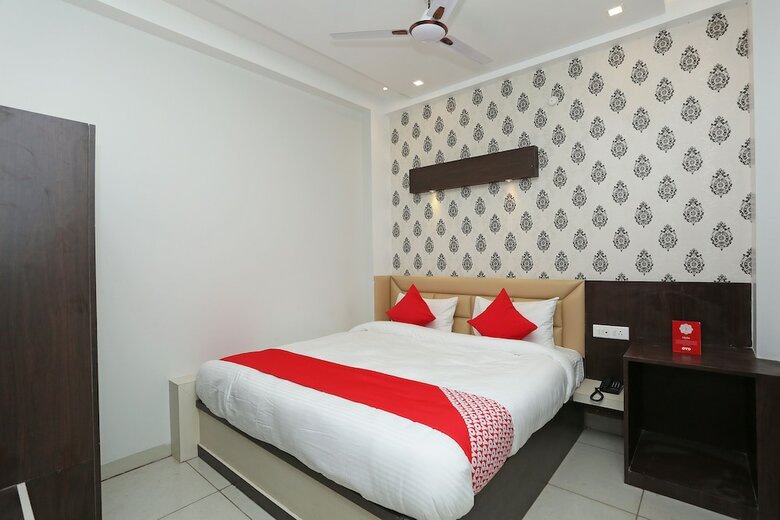 Hotel Oyo 26711 Mukesh Palace