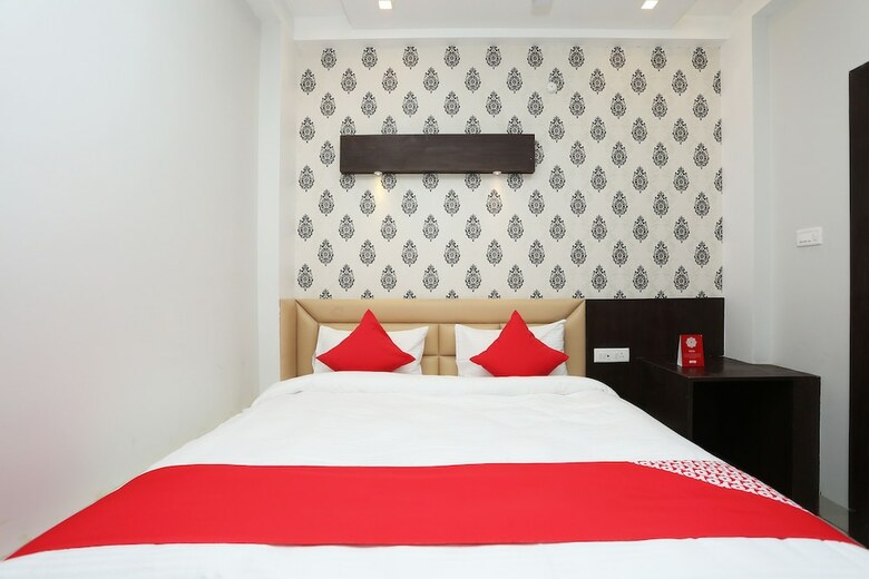 Hotel Oyo 26711 Mukesh Palace