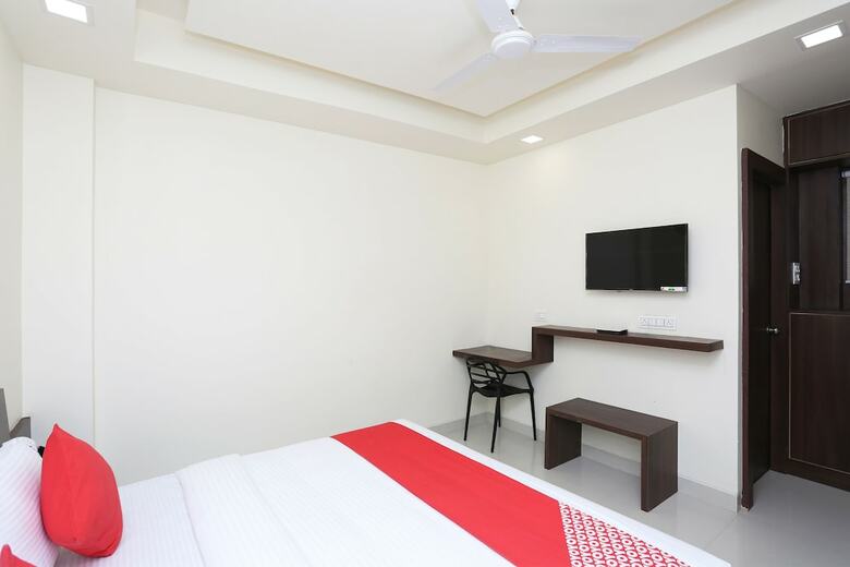 Hotel Oyo 24707 Comfort Inn