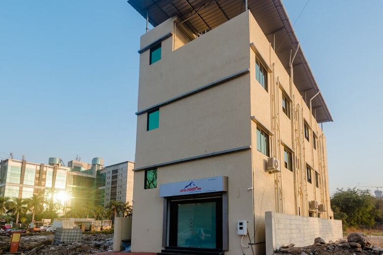 Hotel Oyo 27896 Everest Inn