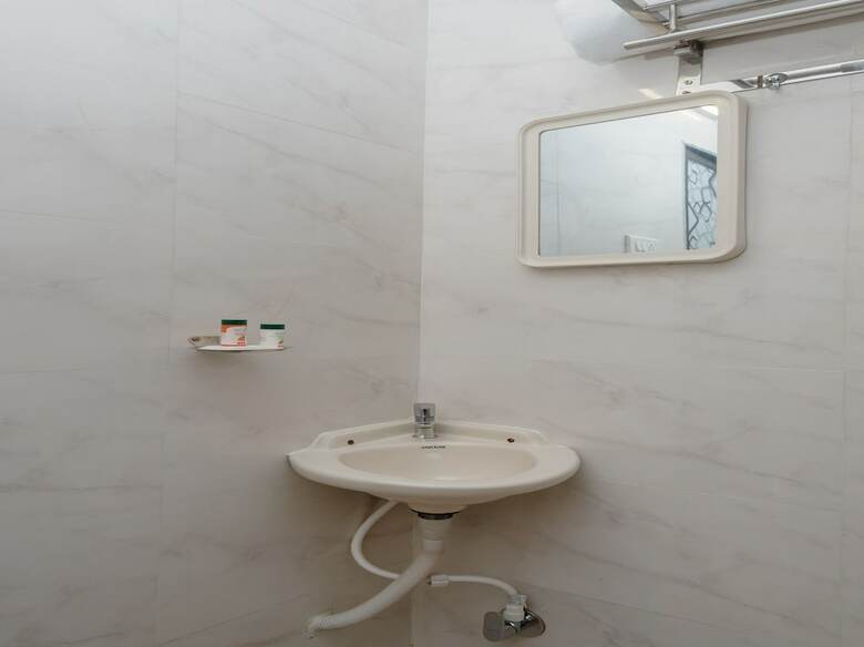 Hotel Oyo 27896 Everest Inn