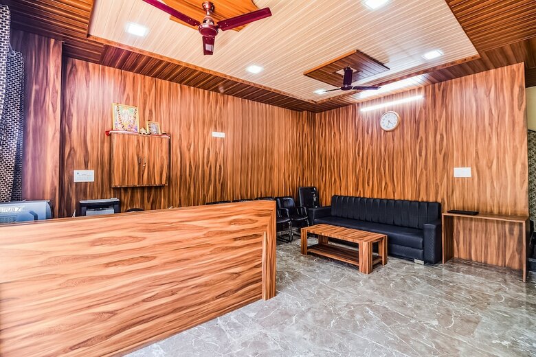 Hotel Oyo 30911 Eleven 43 Suites