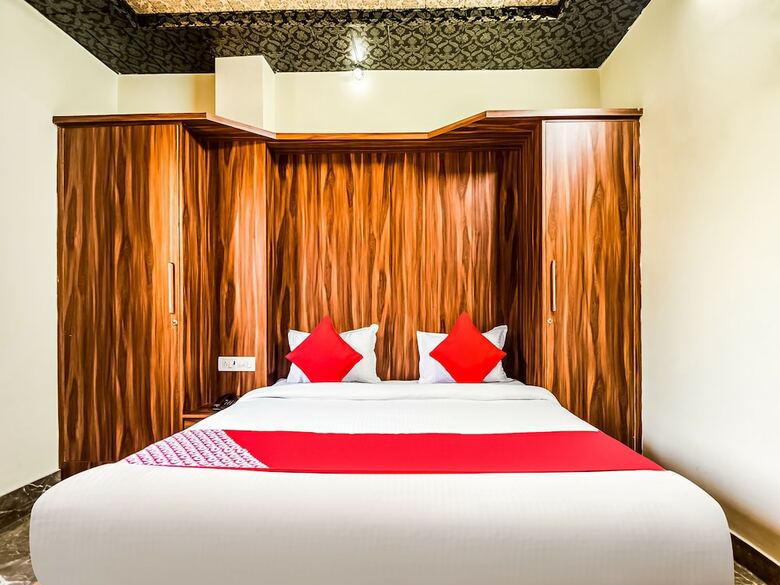 Hotel Oyo 30911 Eleven 43 Suites