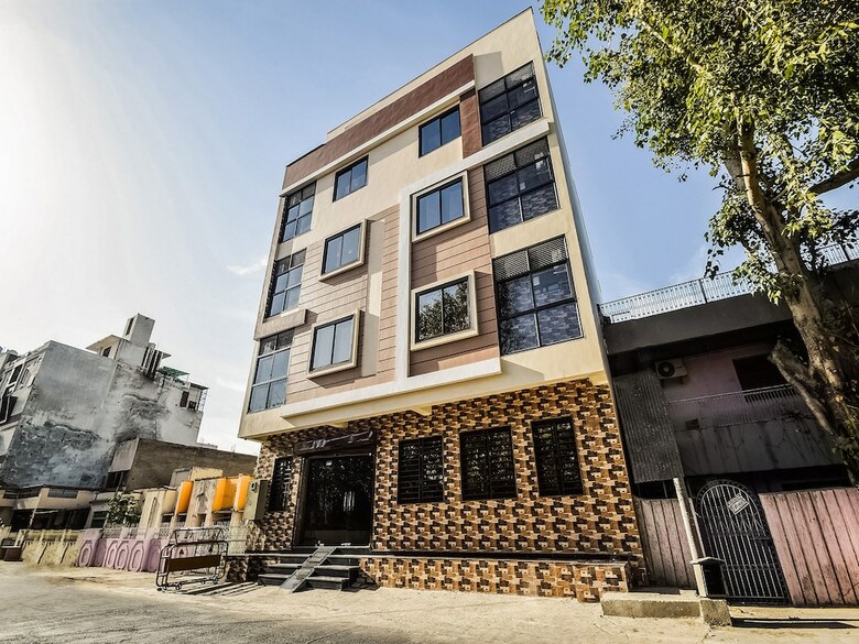 Hotel Oyo 30911 Eleven 43 Suites