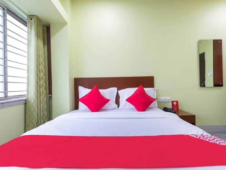 Hotel Oyo 24312 Maple The Residence