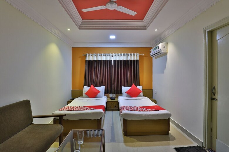 Oyo 27897 Hotel The Grand Bansi