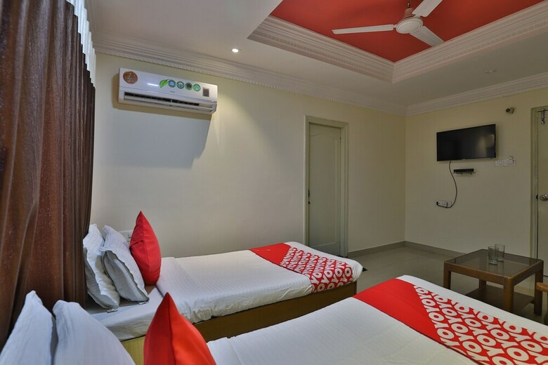 Oyo 27897 Hotel The Grand Bansi