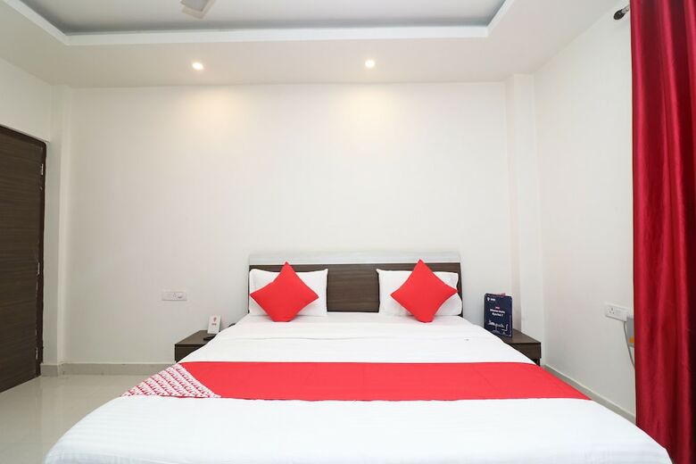 Hotel Oyo 18848 Paradise Inn
