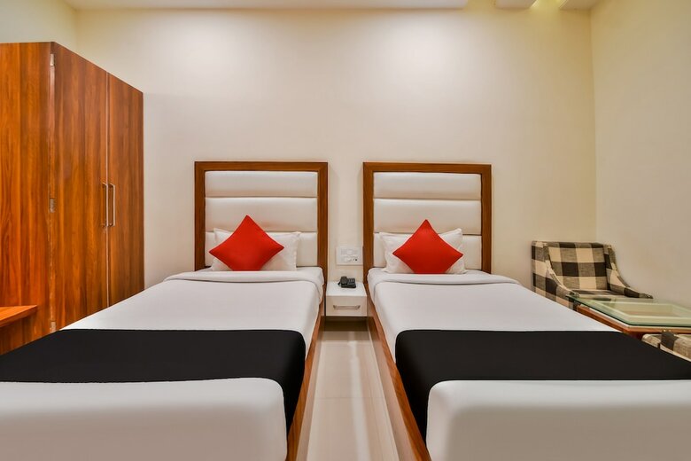 Capital O 39418 Hotel Harsh Deep