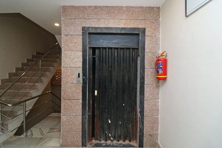 Hotel Oyo 23639 Krishna Plaza