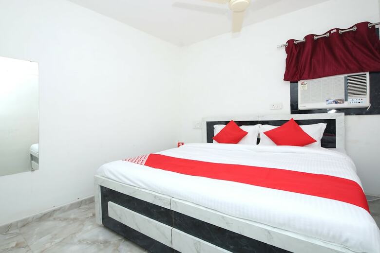 Oyo 26738 Hotel Supreet